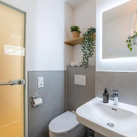 Butler * Bohemian Spirit In The Alps * Netflix * 福森