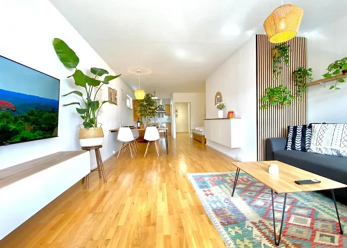 Butler * Bohemian Spirit In The Alps * Netflix Apartment *