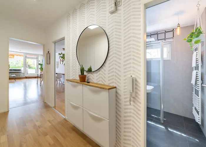 Butler * Bohemian Spirit In The Alps * Netflix *